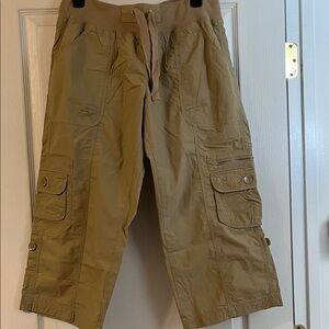 G.H. Bass & Co. Khaki Cargo Capris